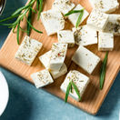 Načatá feta či balkánsky syr sa rýchlo kazia. Jednoduchý trik, ako tomu zabrániť