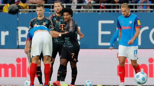 Krst ohňom v Bundeslige pre mladého Slováka v Kieli. Čelil kanonáde Bayernu, po prestávke išiel dole