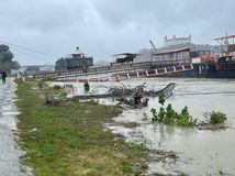 Vrchol povodní ešte príde, Dunaj do stredy stúpne nad deväť metrov. Vláda avizuje, že preplatí škody za zaplavený majetok