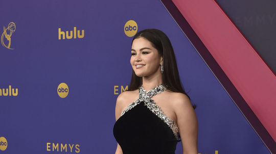 Speváčka Selena Gomez v kreácii Ralph Lauren na...