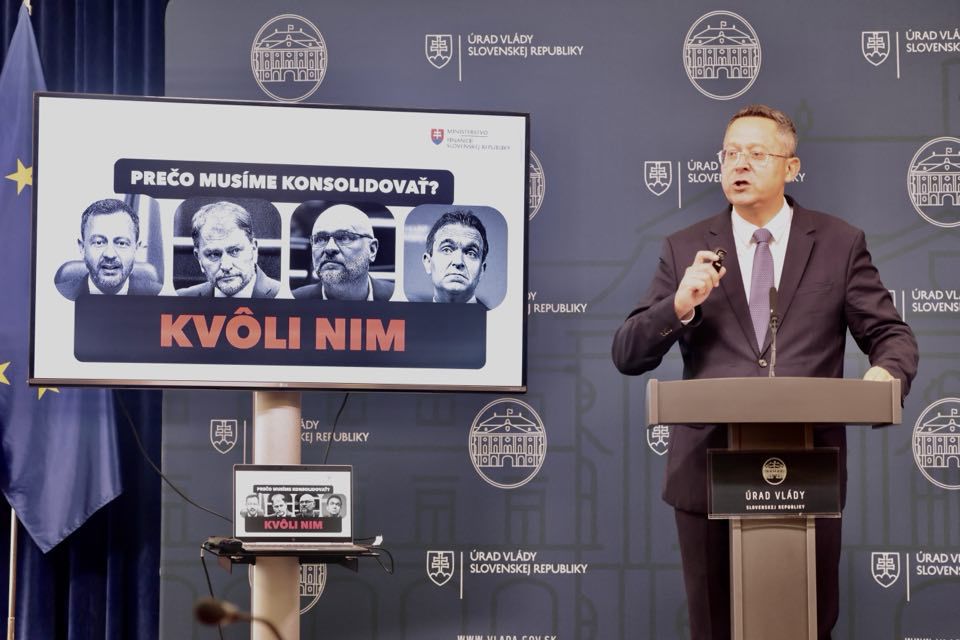 Minister financií Ladislav Kamenický o...