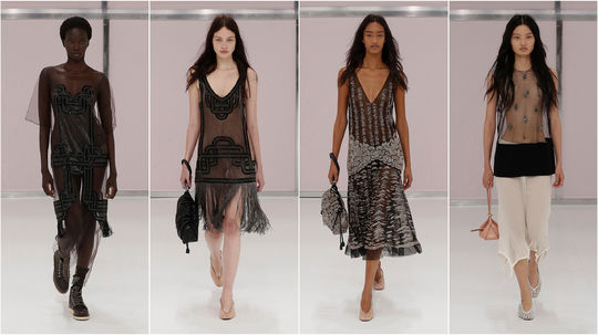 Modelky na prehliadke dámskej kolekcie Fendi...