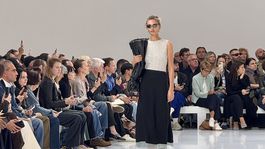 Modelky na prehliadke dámskej kolekcie Fendi...