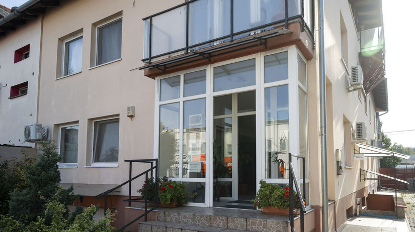 Vstupné dvere do budovy v Budapešti 18....