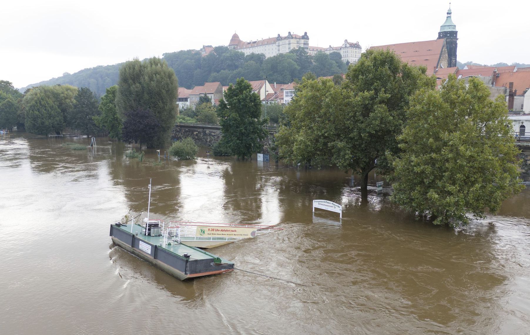Rozvodnená rieka Labe v nemeckom meste Pirna,...