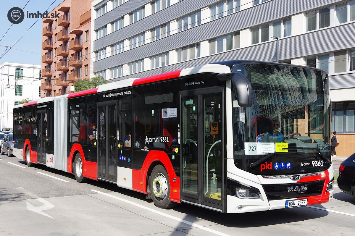 Kĺbový autobus, ktorý bol v testovaní MHD