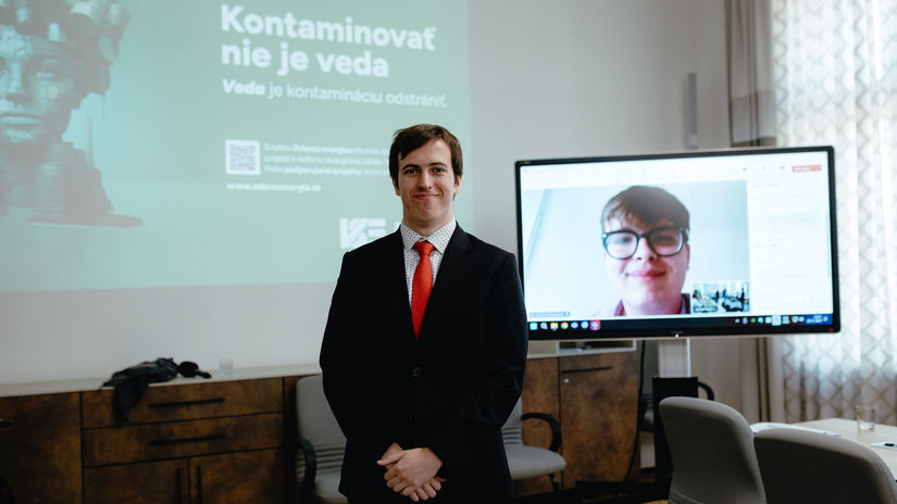 Jozef Jabczun  vlavo  a Alex Kanderka  online 