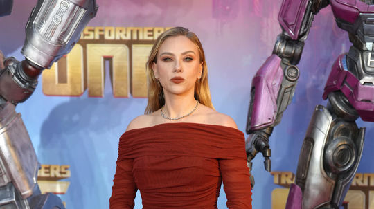 Herečka Scarlett Johansson v kreácii Saint...