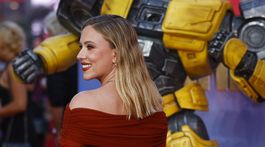 Scarlett Johansson v kreácii Saint Laurent