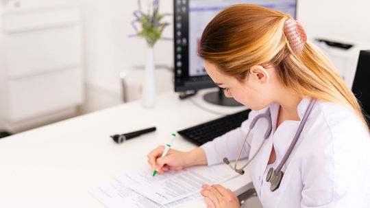 Platíte za termín u lekára? V parlamente je návrh, ktorý to má stopnúť poplatky v ambulanciách