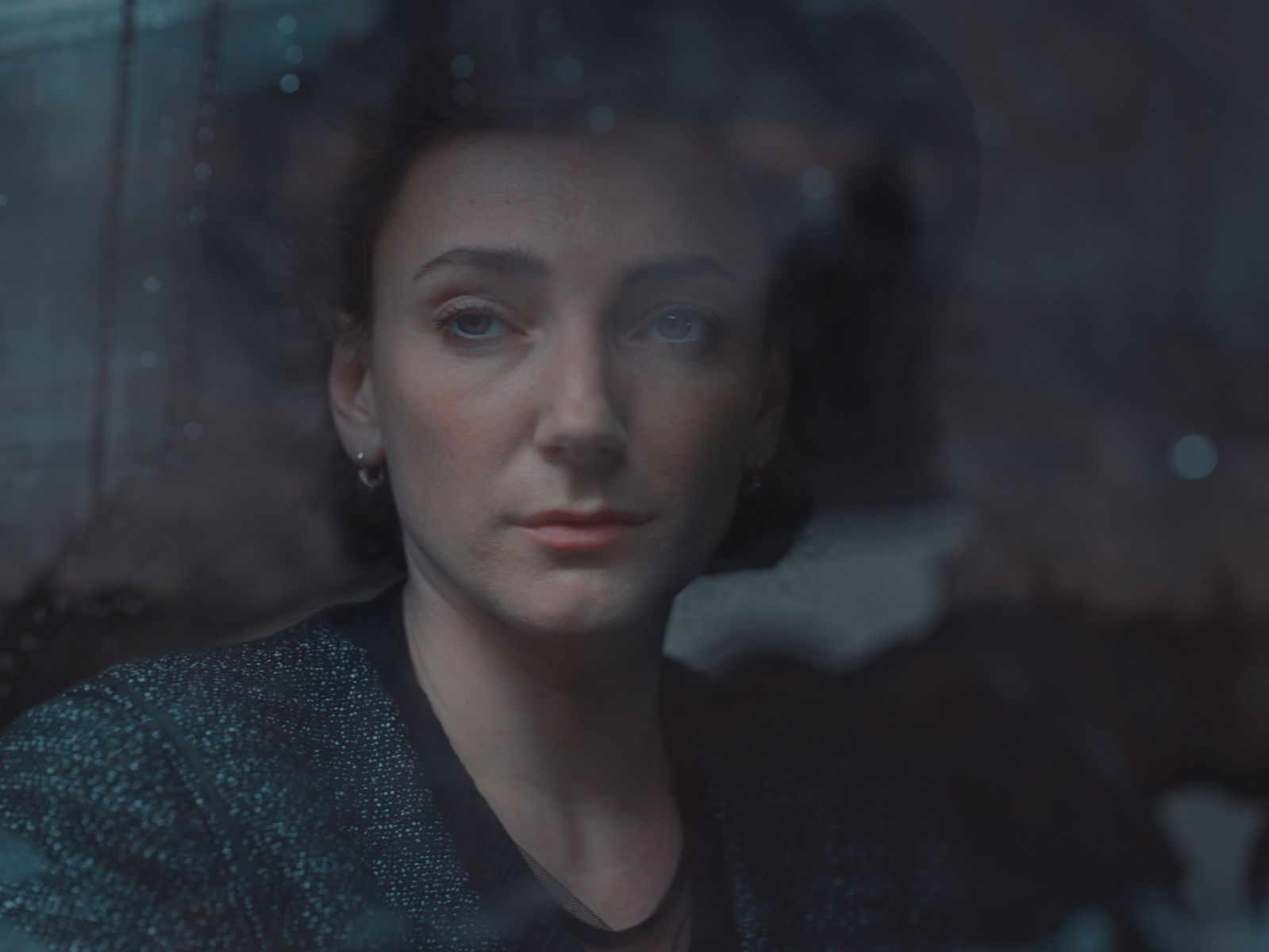 Alexandra Borbély ako maďarská vdova vo filme...