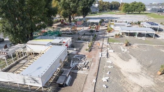 Pohľad na Tyršák zo Starého mosta v pondelok...