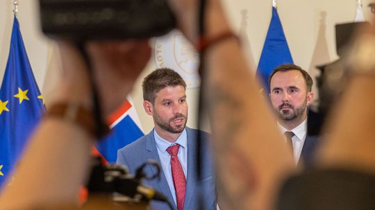 Fico je premiér vojny, ktorý zradil slovenské záujmy, vyhlásil Šimečka a dodal, že dôležití európski lídri sú v Kyjeve