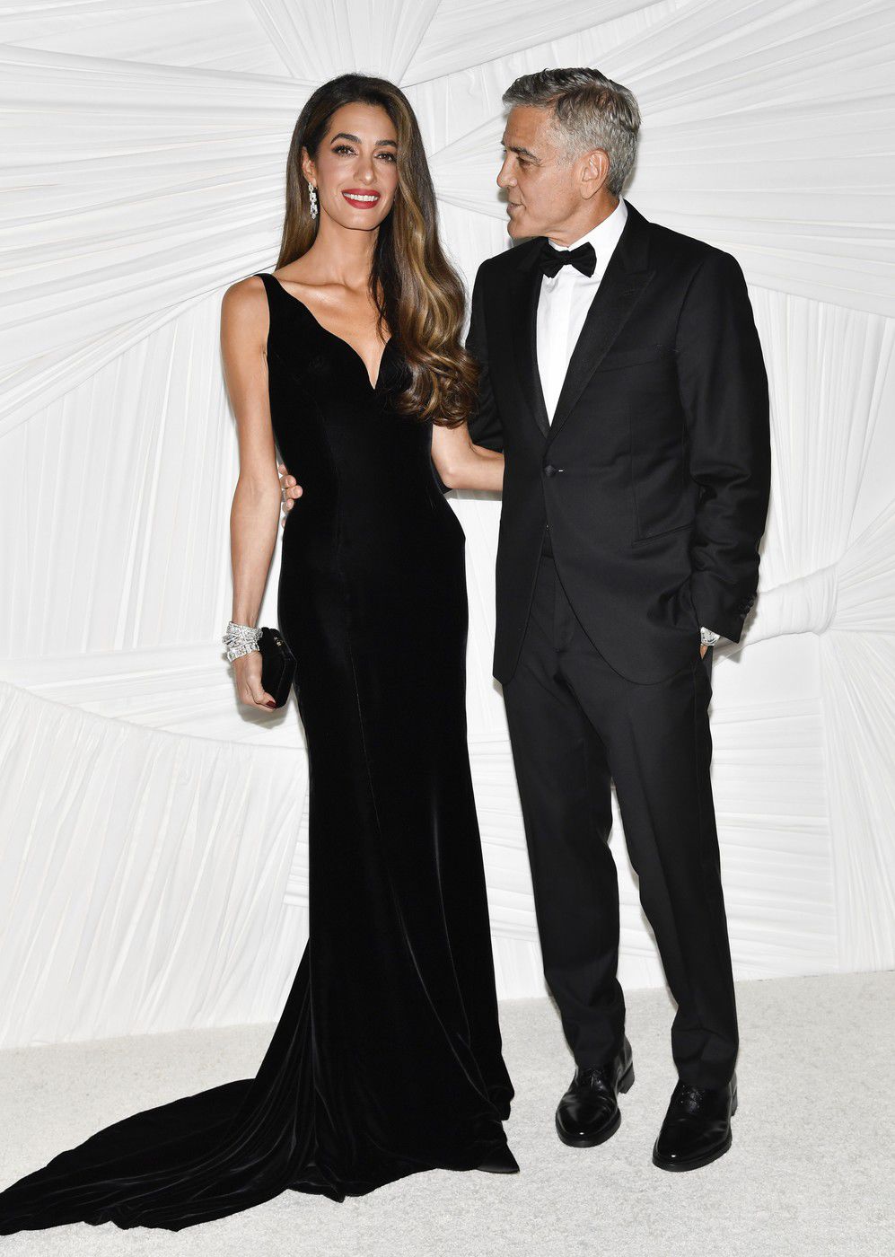 Amal Clooney a jej manžel George Clooney na...