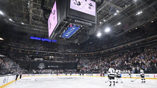 Bol to gól alebo faul? Veľký problém nového klubu NHL. Tretina štadióna nevie, čo sa deje