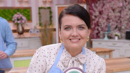 Janka a jej torta v 1. kreatívnej výzve. 