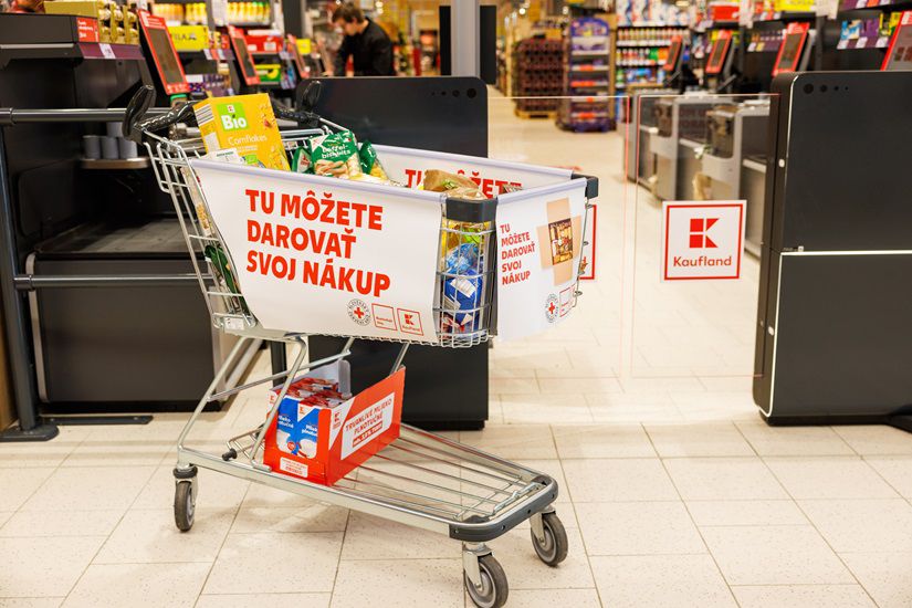 Trvanlivé potraviny po zaplatení vložte do...
