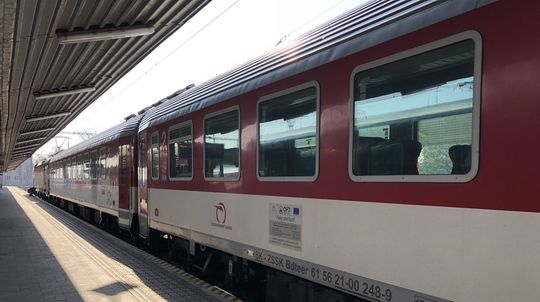 ZSSK už neeviduje problémy na trati a doprava sa postupne stabilizuje