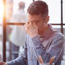 dlhy, bolesť hlavy, stres, úzkosť