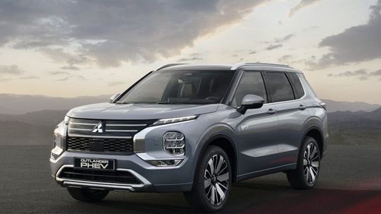 Mitsubishi Outlander PHEV - 2024