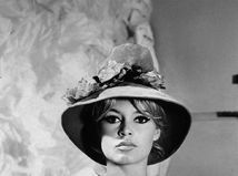 Zomrela legendárna francúzska herečka...