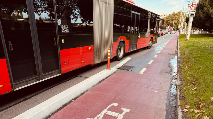 Vajanského nábrežie, cyklopruhy, cyklotrasa,...