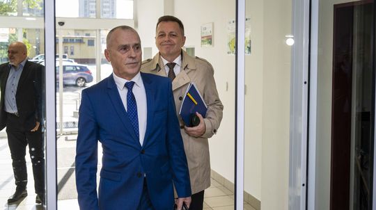 Na snímke sprava obžalovaný guvernér Národnej...