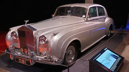 Rolls Royce Silver Cloud II z bondovky...
