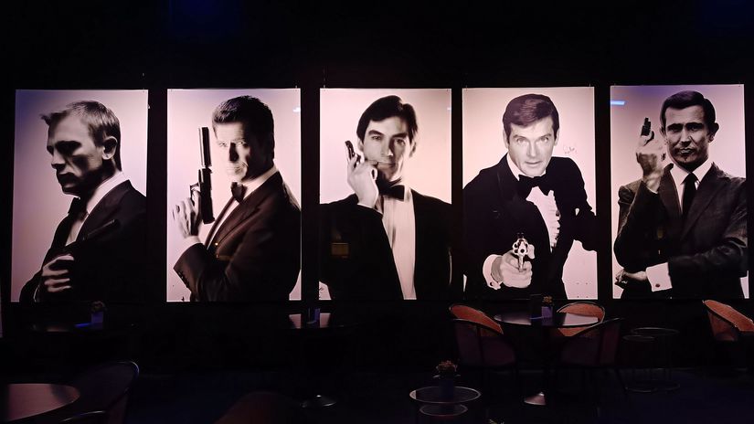 Filmoví predstavitelia Jamesa Bonda. Prvým...