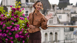 Zoe Saldana v kreácii Saint Laurent