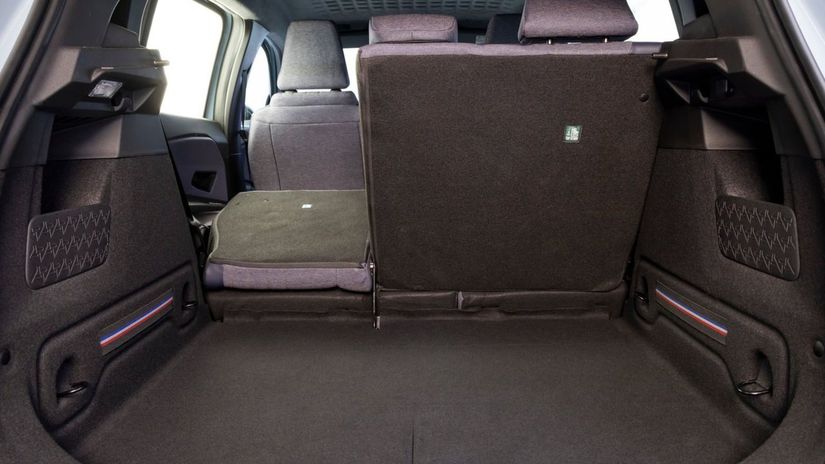 Do kufra sa zmestí až 375 litrov nákladu a po...