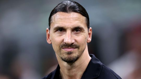 Aj veľký Zlatan narazil. V Miláne bol hráč, ktorý Švéda zvalil na zem a zlomil mu rebrá