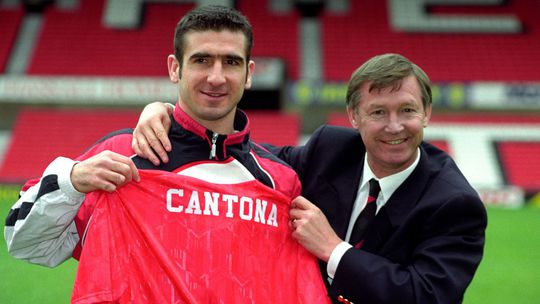 Koniec Fergusona rozzúril legendu Manchestru United: Nedostatok rešpektu, je to škandál, uviedol Cantona