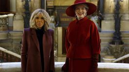 Brigitte Macron (vľavo) a beglická kráľovná Mathilde