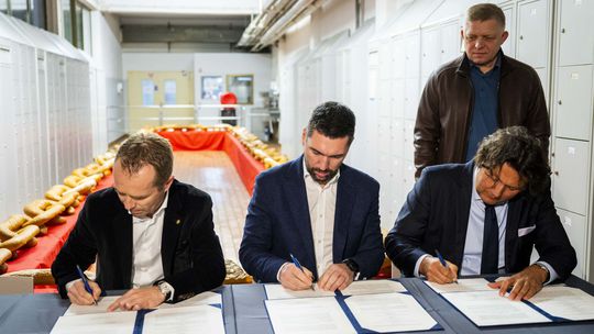 Na snímke zľava prezident Zväzu obchodu SR...