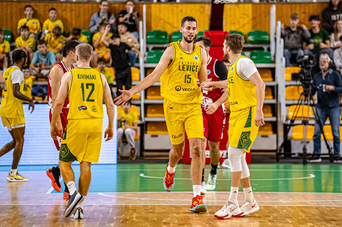 Basketbalisti Levíc podali proti Zaragoze...