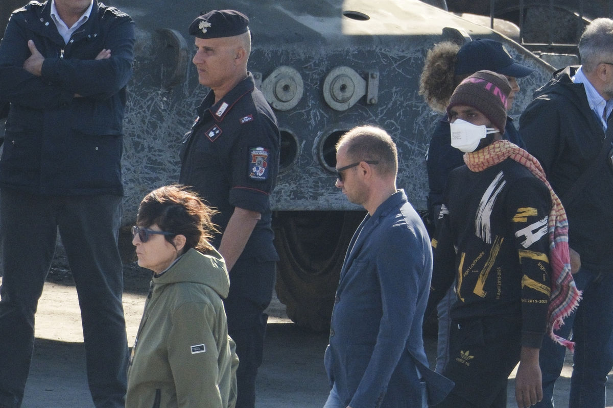 Taliansko migranti Albánsko centrá loď pristátie
