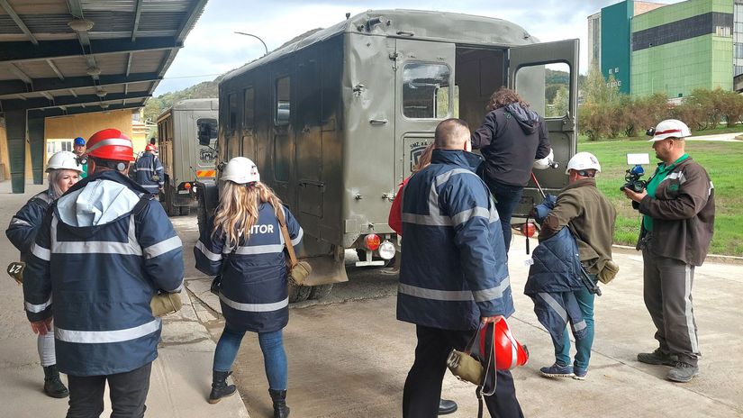 Nákladiak, ktorým turistov vozia do jelšavskej...