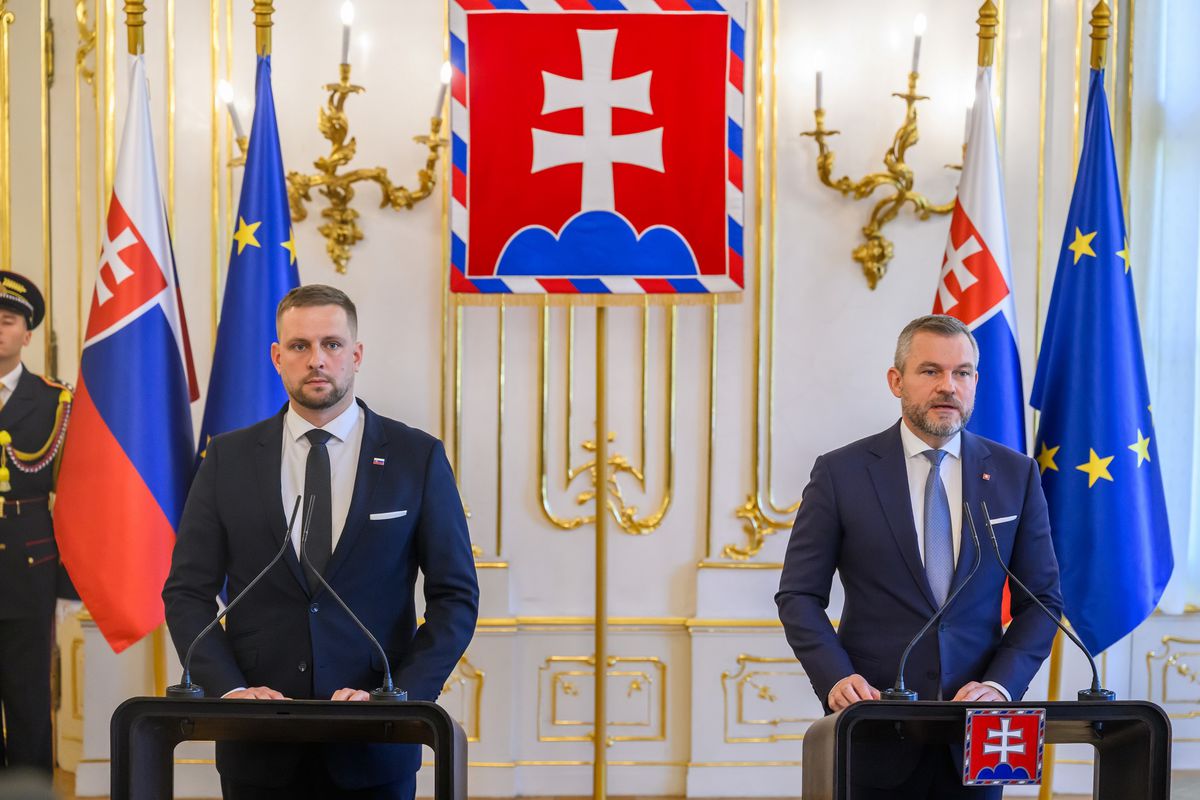 Zľava minister zdravotníctva Kamil Šaško (Hlas)...