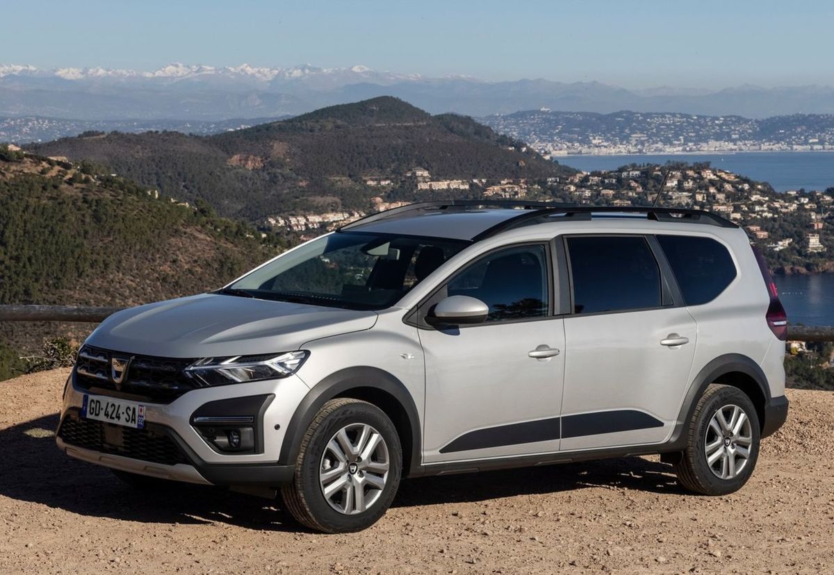 Dacia Jogger dominuje hlavne pomerom ceny a...
