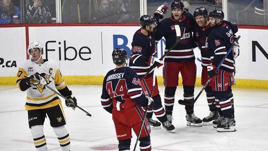 Winnipeg zažíva rozprávkový vstup do sezóny, nezastavil ho ani Pittsburgh. Sharks sú v opačnej situácii