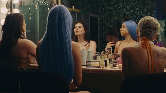 Snímka z filmu Anora.