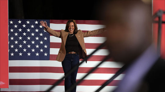 Kamala Harrisová počas volebného mítingu.