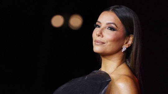 Herečka Eva Longoria má olivový tón pokožky,...