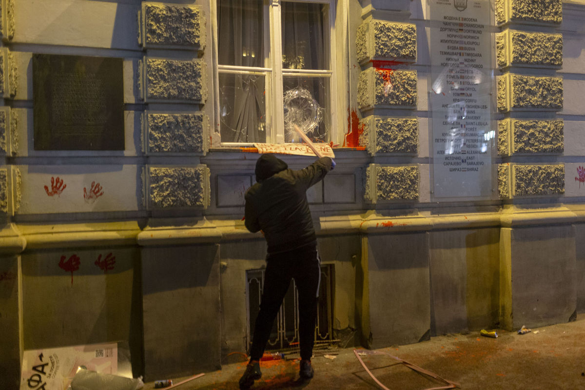 Protesters in the Serbian city of Nový Sad shot...