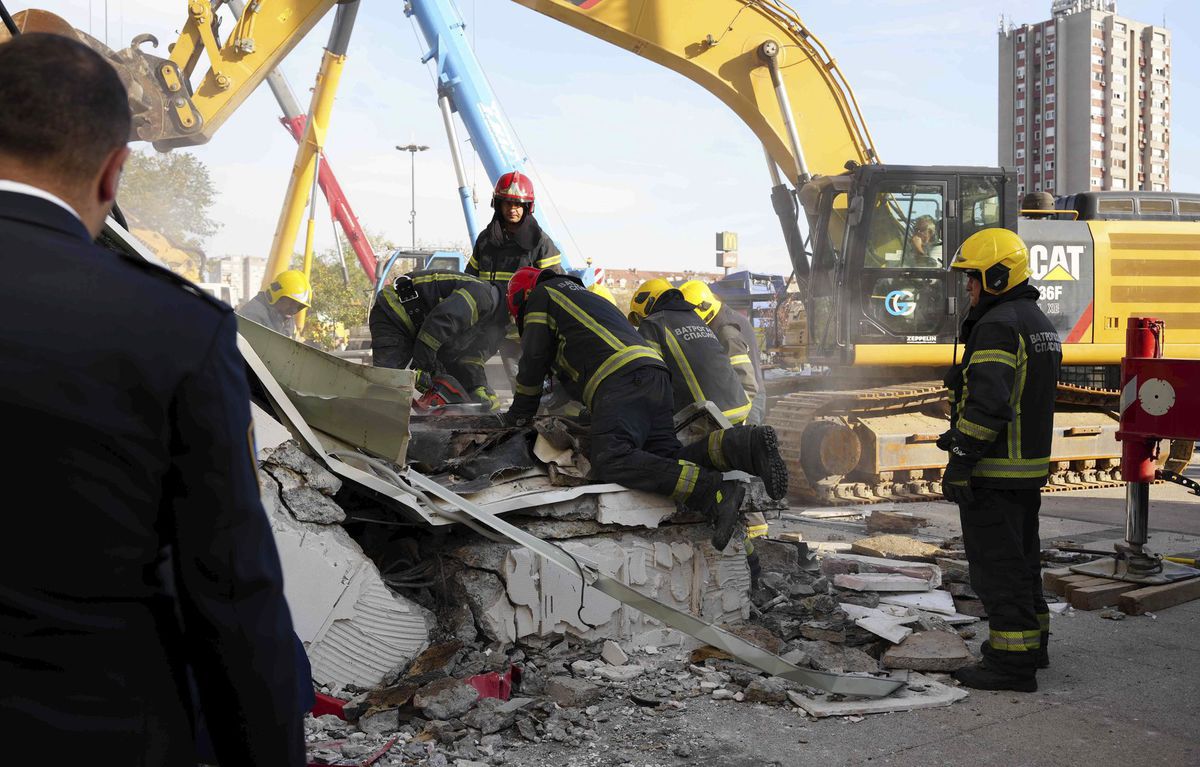 Rescuers intervene at the scene of the fall of the part...