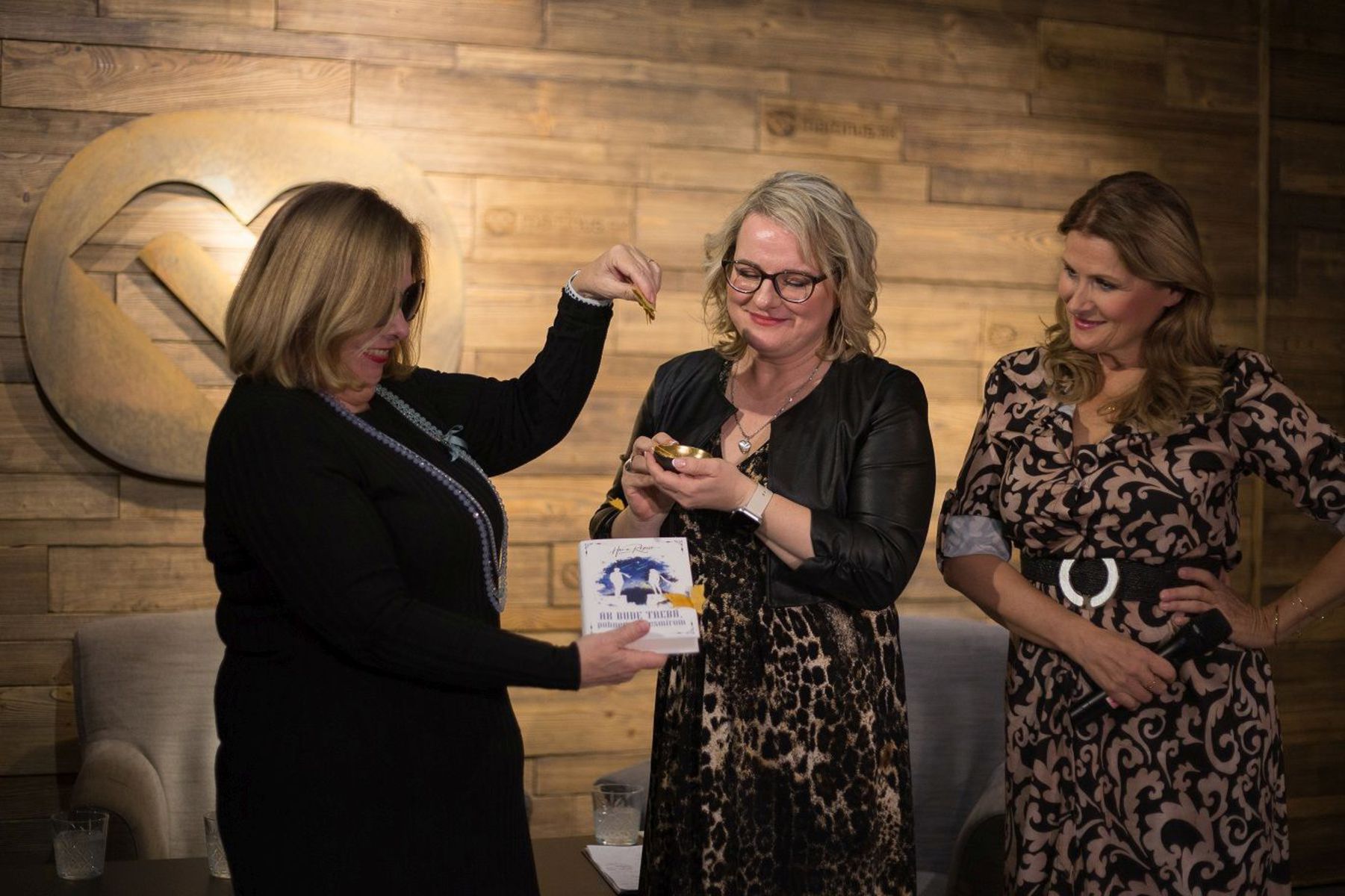 Najnovšiu, 13. knihu krstila Hana Repová spolu...