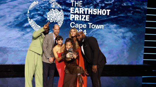 Zľava: Tobe Nwigwe, princ William, herečka Nina...