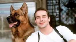 Gedeon Burkhard ako policajný vyšetrovateľ a jeho štvornohý pomocník Rex 