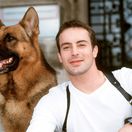 Gedeon Burkhard ako policajný vyšetrovateľ a jeho štvornohý pomocník Rex 